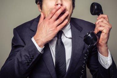 işadamı ağzını kapsayan telefon