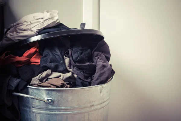 Koš na prádlo doma — Stock fotografie
