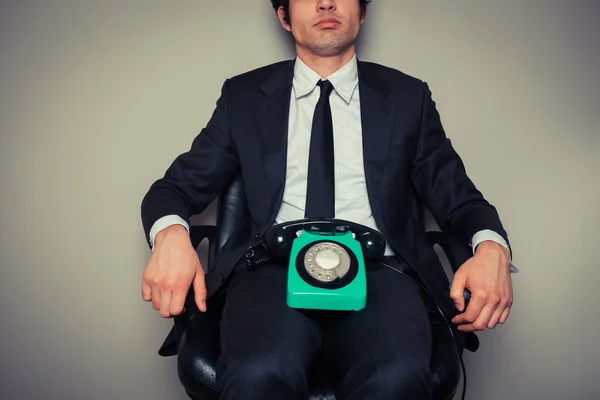 Empresario con teléfono en silla de oficina — Foto de Stock