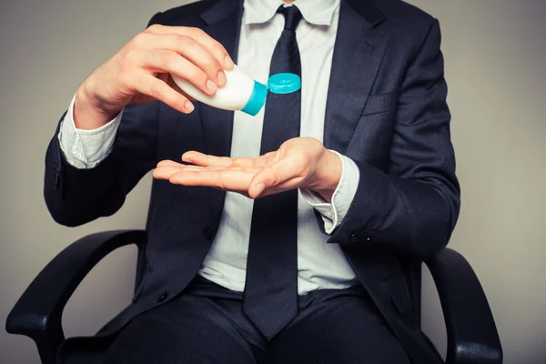 Businessman applying sun screen — Stock Photo, Image