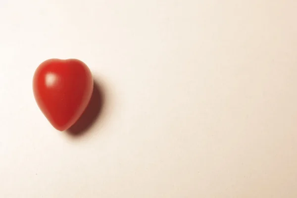 Coração em forma de tomate cereja — Fotografia de Stock