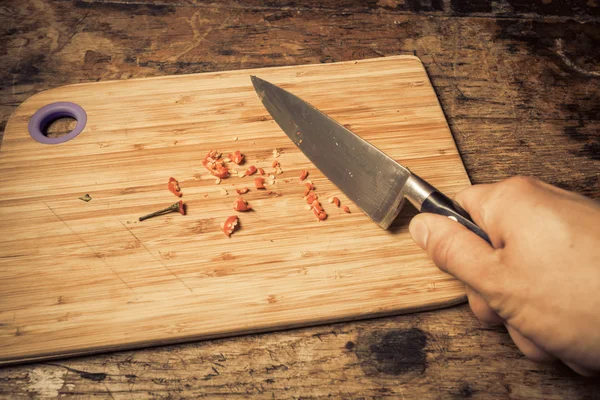 Hand chopping chili — Stock Photo, Image