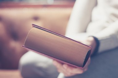 adam holdikng büyük bir kitap