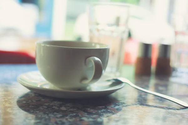 Kopje koffie op een tafel — Stockfoto