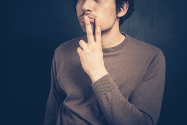 genç adam müstehcen jest görüntüleme