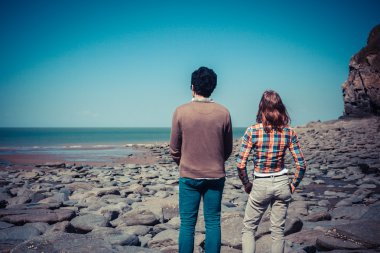 denize bakarak Çift