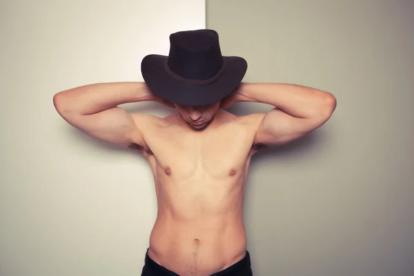 Vaquero joven sin camisa contra fondo de doble color —  Fotos de Stock