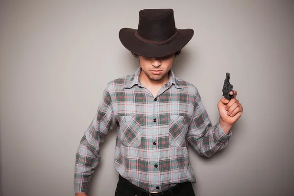 Jonge cowboy met een pistool — Stockfoto