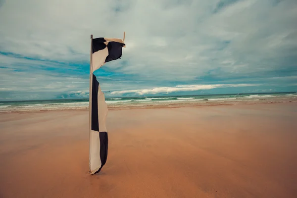 Checkered flag on the beach — Stock Photo, Image