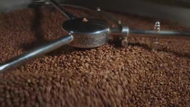 4k, Amestecarea cafelei prăjite — Videoclip de stoc