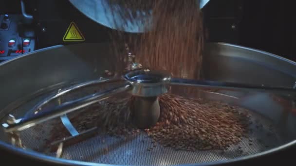 4k, Змішування смаженої кави — стокове відео