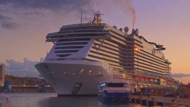 VALLETTA, MALTE - 07 NOVEMBRE 2018 - 4k, Bateau de croisière de luxe MSC Seaview au port de La Valette, Malte — Video