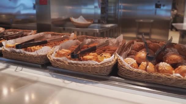 Panoramic view of the buffet table with bread — Video