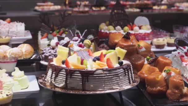 Panoramic view of the buffet table with cakes — Video