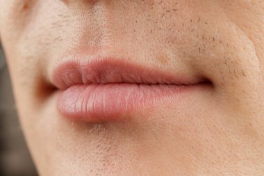 İnsan dudakları, insan ağzı yakın plan, kırmızı sınır, yapı, anatomi, seçici odaklanma
