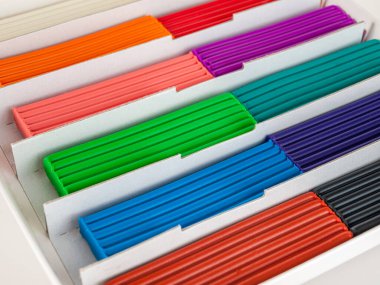Balmumundan plastik kil, birçok farklı renk, modelleme için, çocuklar için, yakın çekim