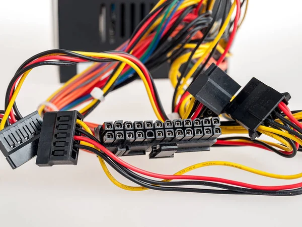 マザーボードのPc用の24ピン電源コネクタで Atx規格によると 電源がユニットからシステムボードに供給されます — ストック写真