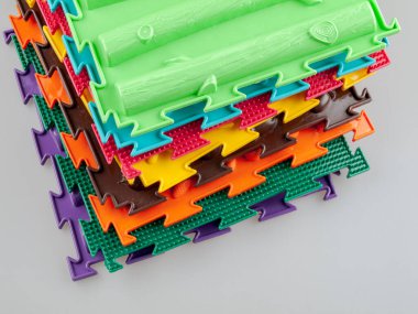 Masaj paspası, ortopedik, ayaklara basmak için, çocuklar için, neşeli renkli desenler.