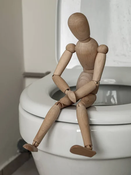Figur Man Som Sitter Toaletten Förstoppning Tarmsjukdom Förebyggande Och Behandling Stockbild