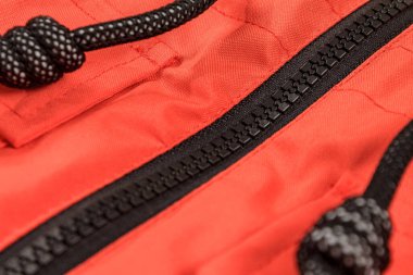 Elbiselerin fermuarı, yakın çekim, hızlı kullanışlı cep, plastik