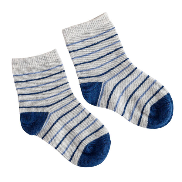 детские текстильные хлопчатобумажные носки белые с рисунком полосы, теплые шерстяные для детей, изолированные на белом фоне, крупным планом