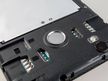 Akıllı telefon parmak izi sensörü, parmak izi sensörü, giyilebilir cihazlarda veri koruması ve güvenlik, akıllı telefon onarımı, yakın çekim