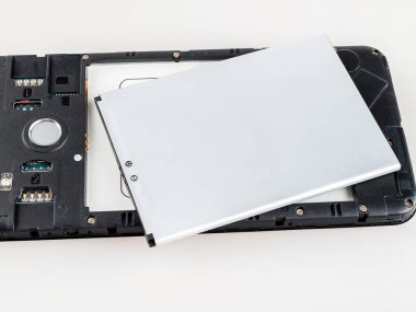 Cep telefonu lityum iyon pili, çıkarılabilir, lityum iyon pili, Li-ion, elektrik pili, pil geri dönüşümü.