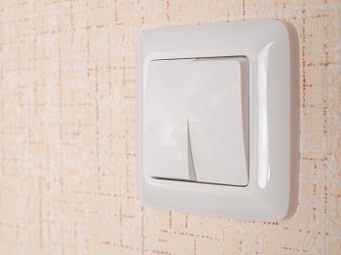 Evin elektrik düğmesi, elektrik tasarrufu.