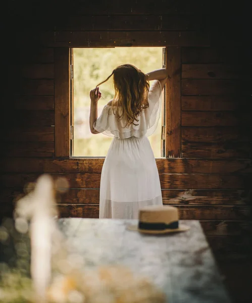 Chica en un vestido por la ventana —  Fotos de Stock