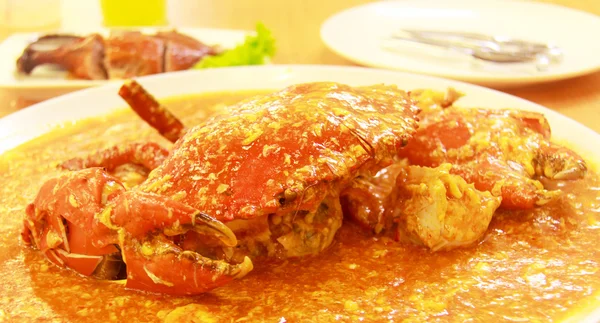 Caranguejo frito agitado com alho, pimenta, curry em pó . — Fotografia de Stock