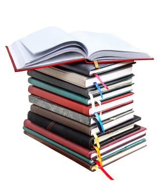 eski günlüğü kitap beyaz zemin üzerine izole et.