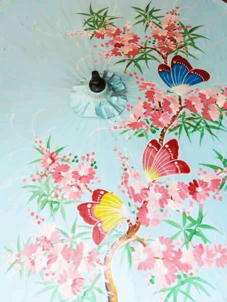 タイ、チェンマイ、手描きの赤いタイの傘 . — ストック写真