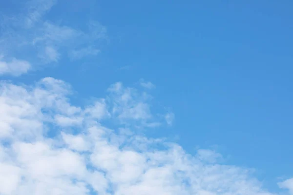 Blue Sky Background White Clouds Soft Focus Copy Space — Stock Photo, Image