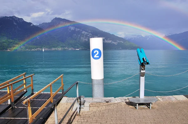 Jezioro i tęcza w Szwajcarii — Zdjęcie stockowe