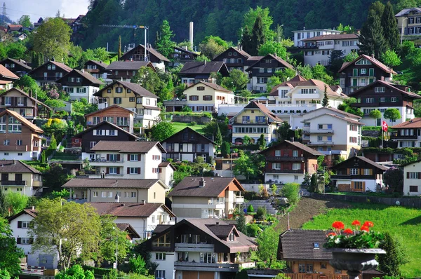 Zwitserse dorp spiez — Stockfoto