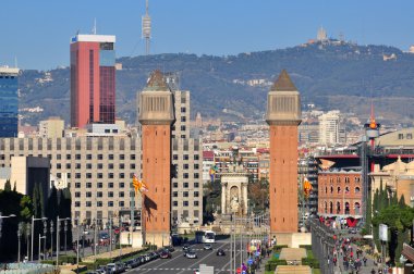 İspanya Meydanı ve arena alışveriş merkezi