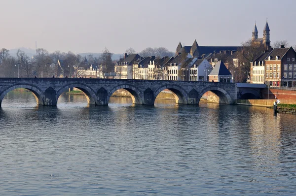 Gamla bron i maastricht — Stockfoto