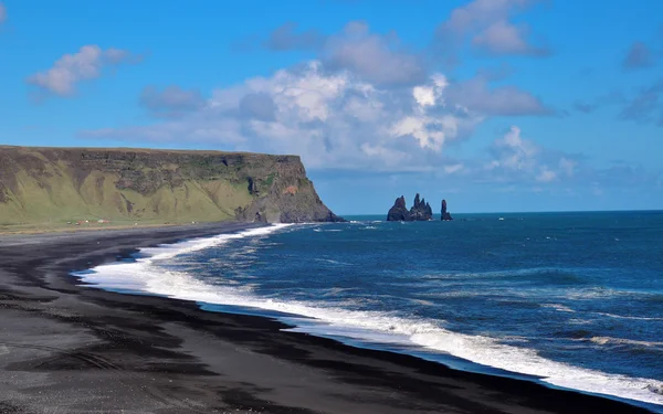 Black sand beach in Iceland — Stock Photo, Image