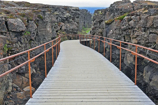 Walking through the rocks — Stock Photo, Image