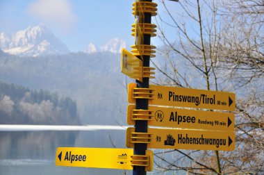 Bavyera Alpleri'nde işareti hiking