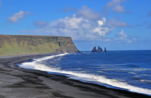 Black volcanic beach — Stock Photo, Image