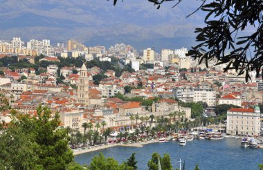 Hırvat Yukarıdan Böl