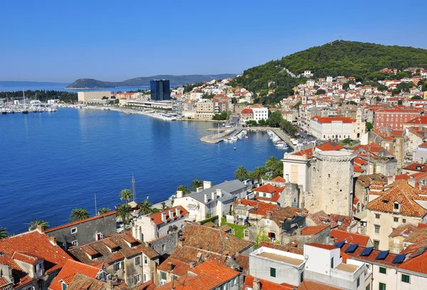 Croatie, ville à la mer Méditerranée — Photo