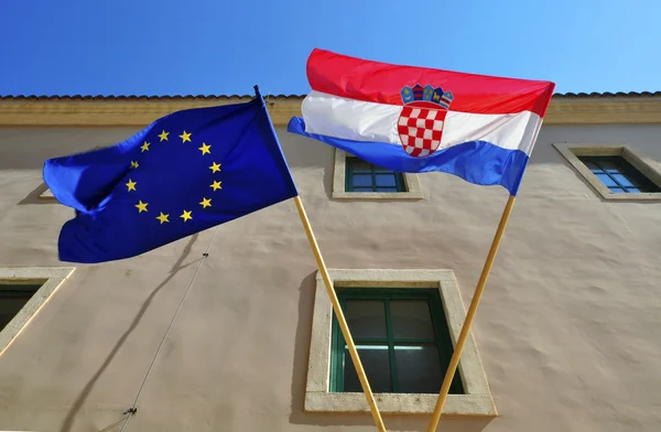 クロアチア語と欧州連合の旗 — ストック写真