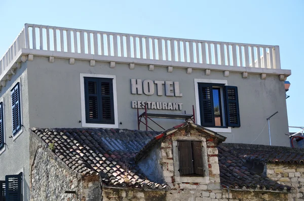 Restaurant und Hotelschild — Stockfoto