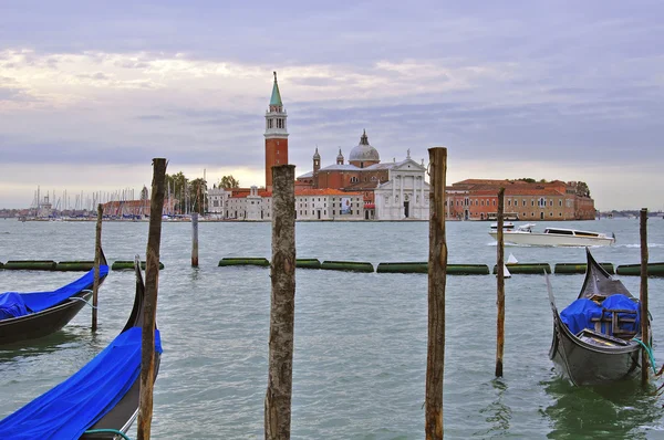 San Giorgio Maggiore and gondolas — Stock Photo, Image