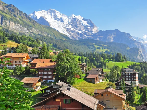 Swiss village w Alpach — Zdjęcie stockowe