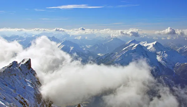 Berg Zugspitze en wolken — Stockfoto