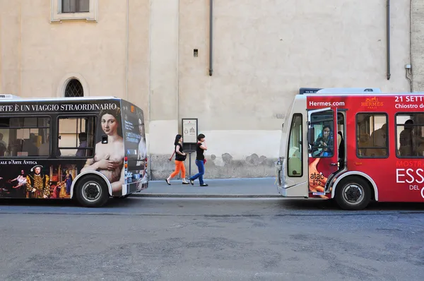 Målade bussar i Rom — Stockfoto