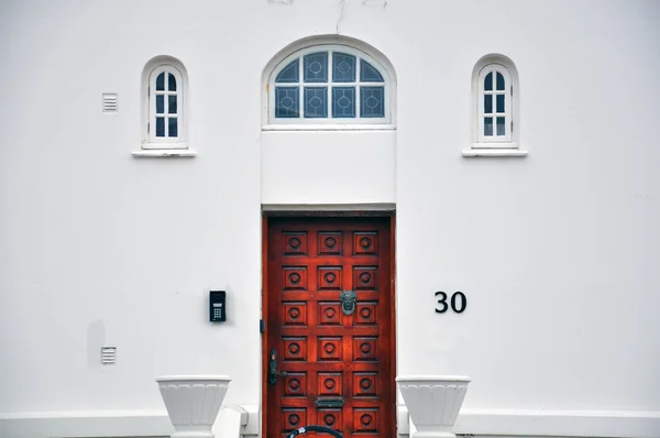 アイスランドで白いヴィラの入り口 — ストック写真